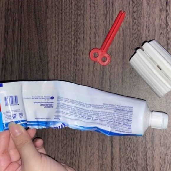 ROLLING TUBE TOOTHPASTE SQUEEZER DISPENSER HOLDER STAND IN RED - Picture 12 of 15